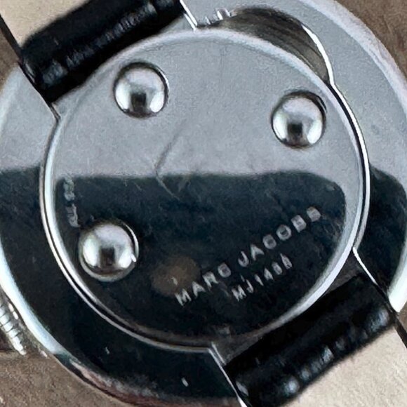 Marc Jacobs Silver Dome Crystal Watch 1 inch in diameter 8.5 inch black strap - Picture 6 of 11